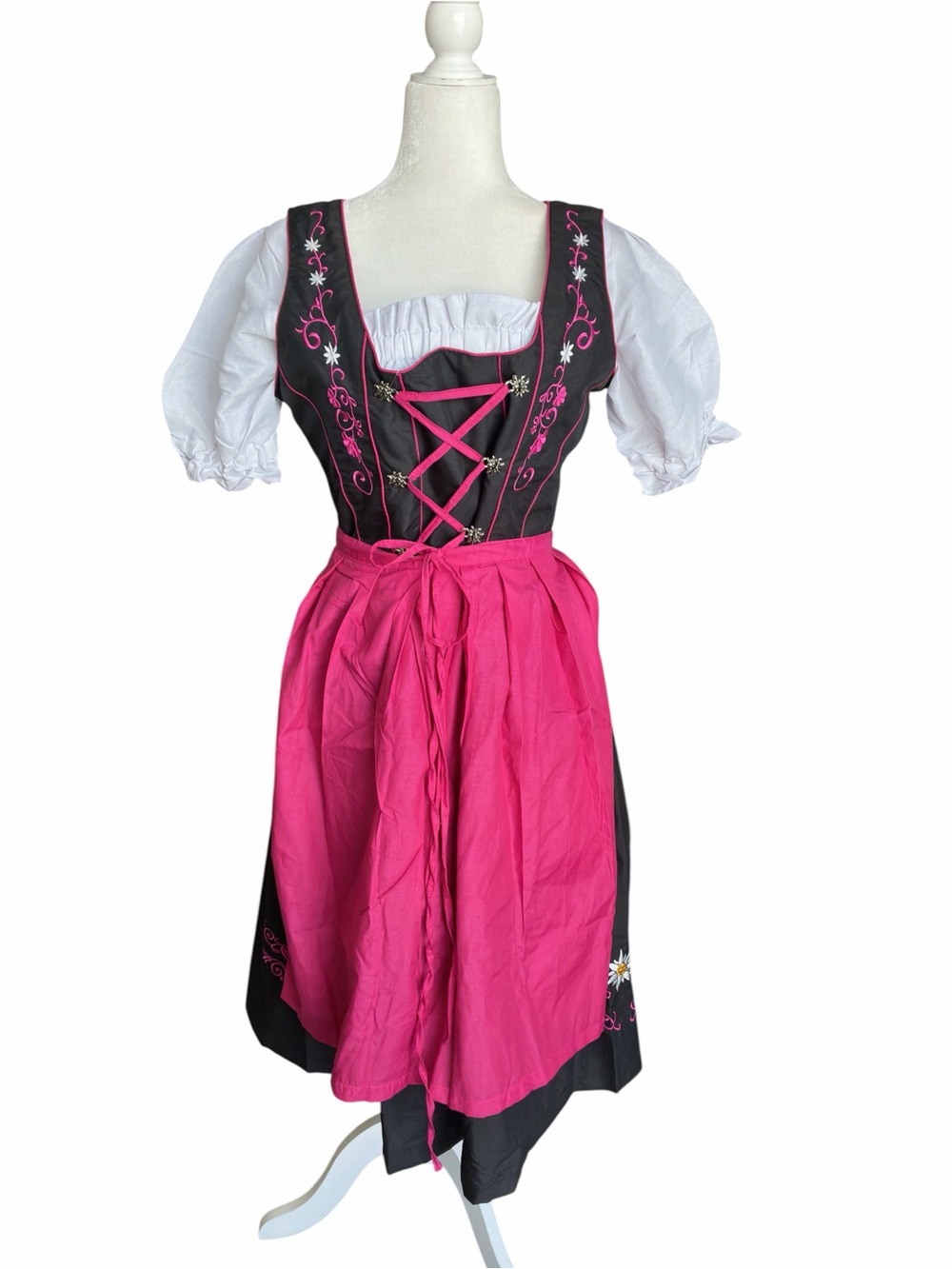 NWT Traditional Women’s Dirndl Dress with Hot Pink Apron Halloween costume